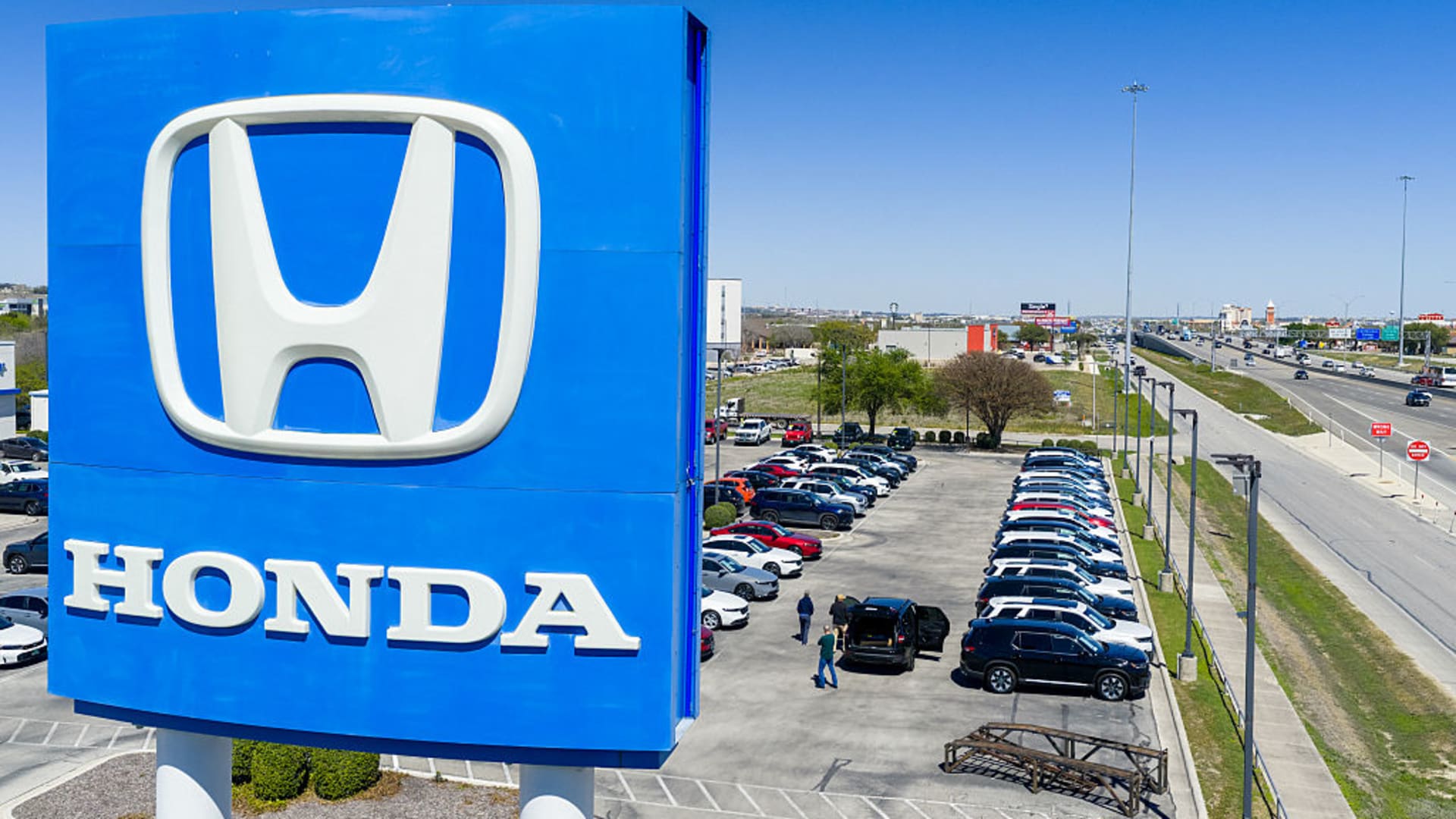 „Honda“ šoktelėjo daugiau nei 7 proc.: investuotojai nekreipė dėmesio į istorinį nuostolį