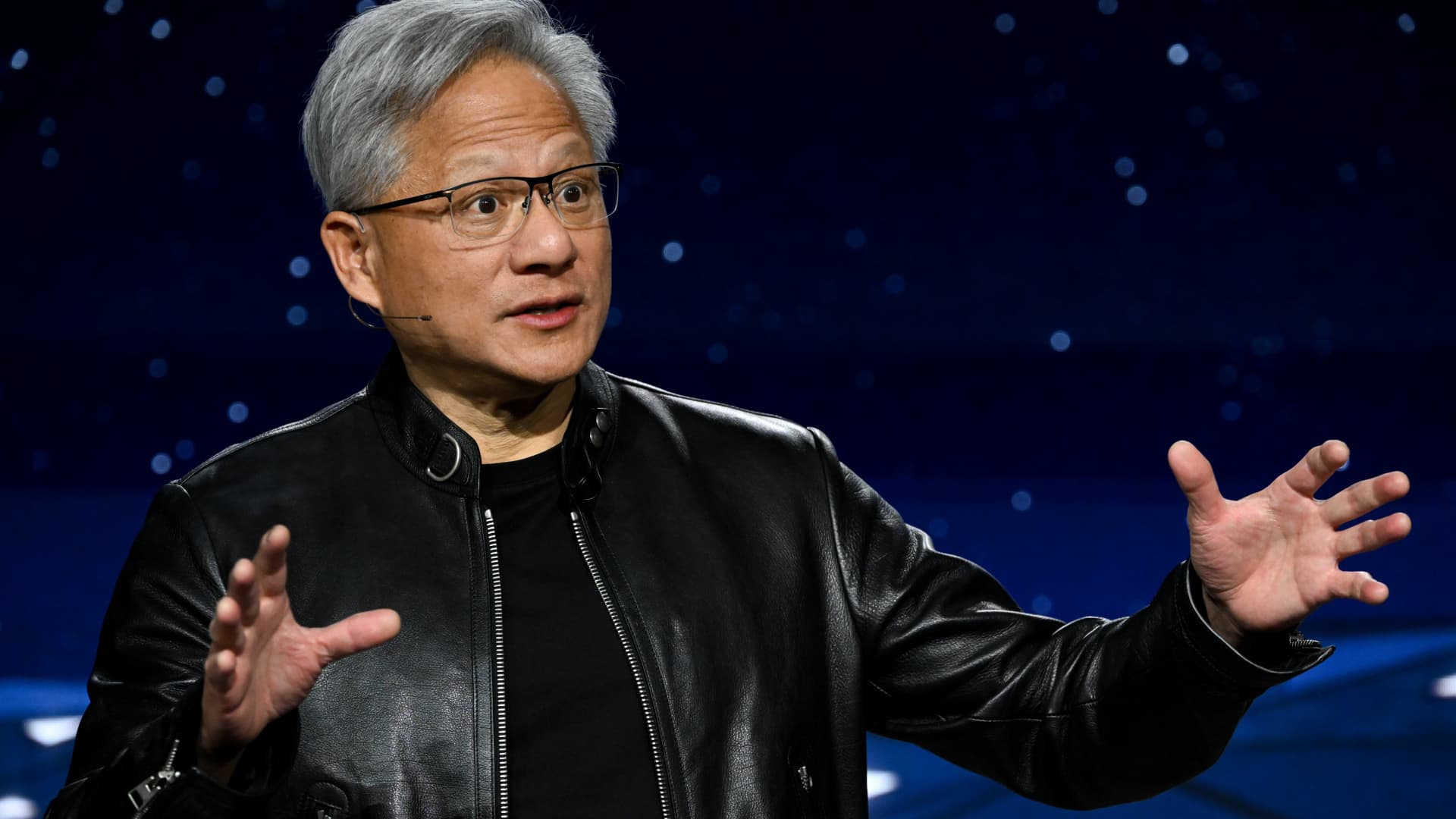 „Nvidia“ meta milijardus į DI grandinę: per metus jau virš 37 mlrd. eurų, kyla įtarimai