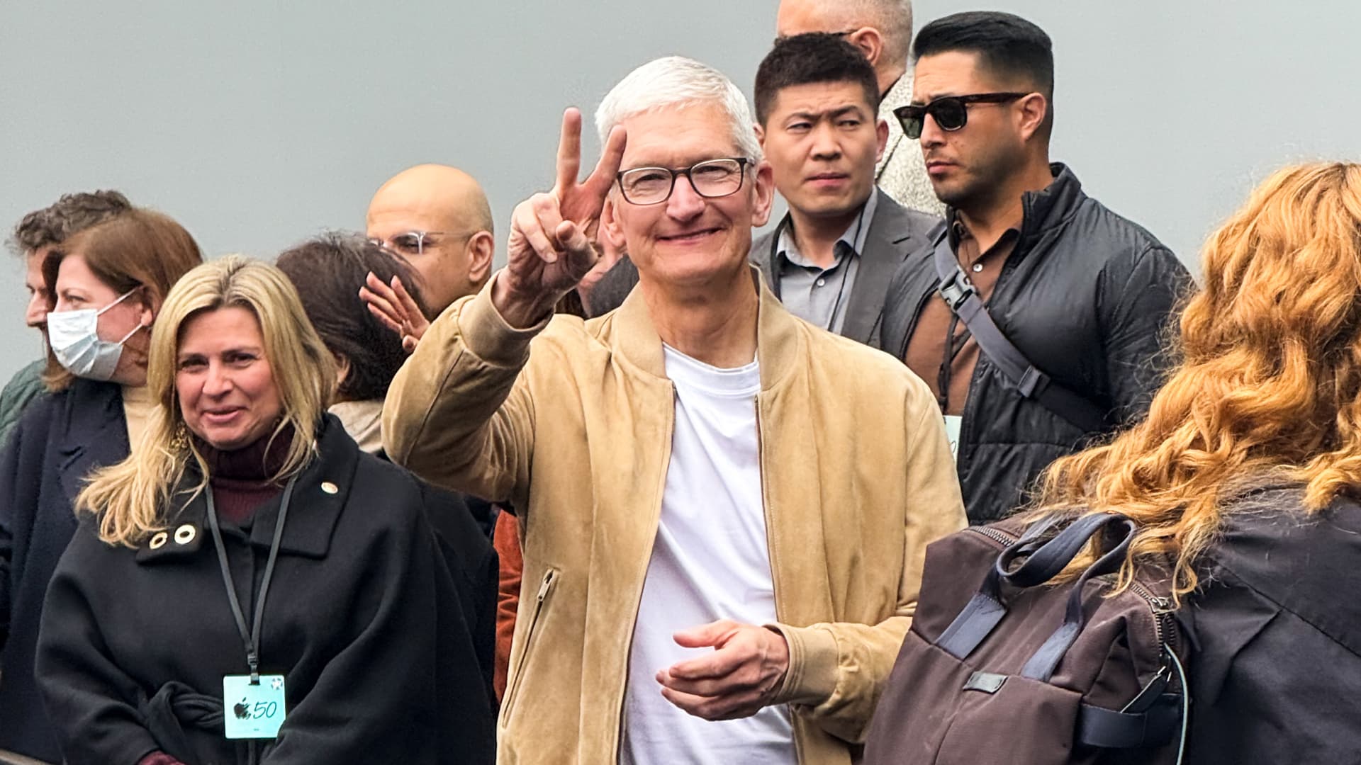 „Apple“ akcijos šoktelėjo: vadovai prabilo apie iPhone ir Mac paklausą bei drąsią prognozę