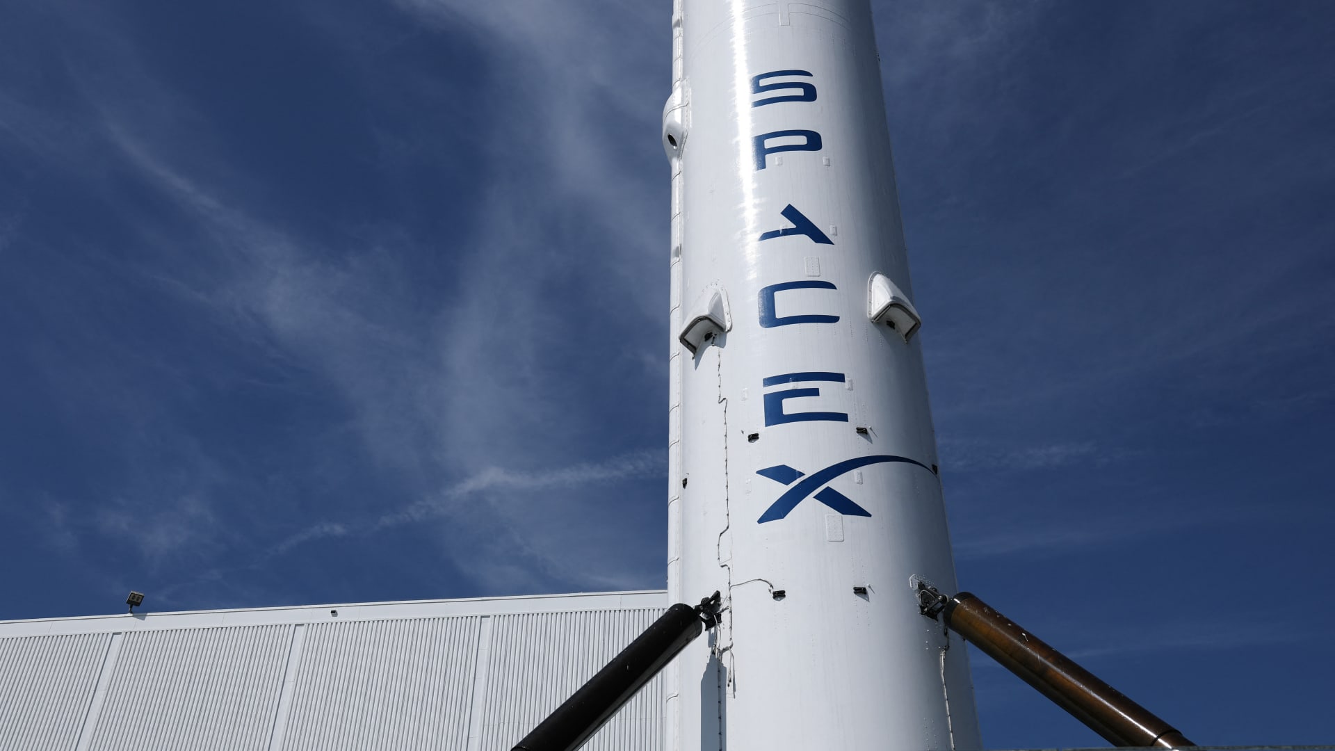 Cramerį gąsdina „SpaceX“ IPO: vienas žingsnis ir rinka gali sulūžti – prabilo apie burbulą