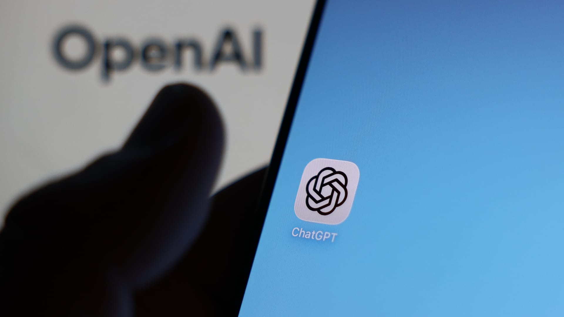 „OpenAI“ pardavimų vadovas traukiasi: keliasi į „Thrive Capital“, o pasitraukimų virtinė tęsiasi