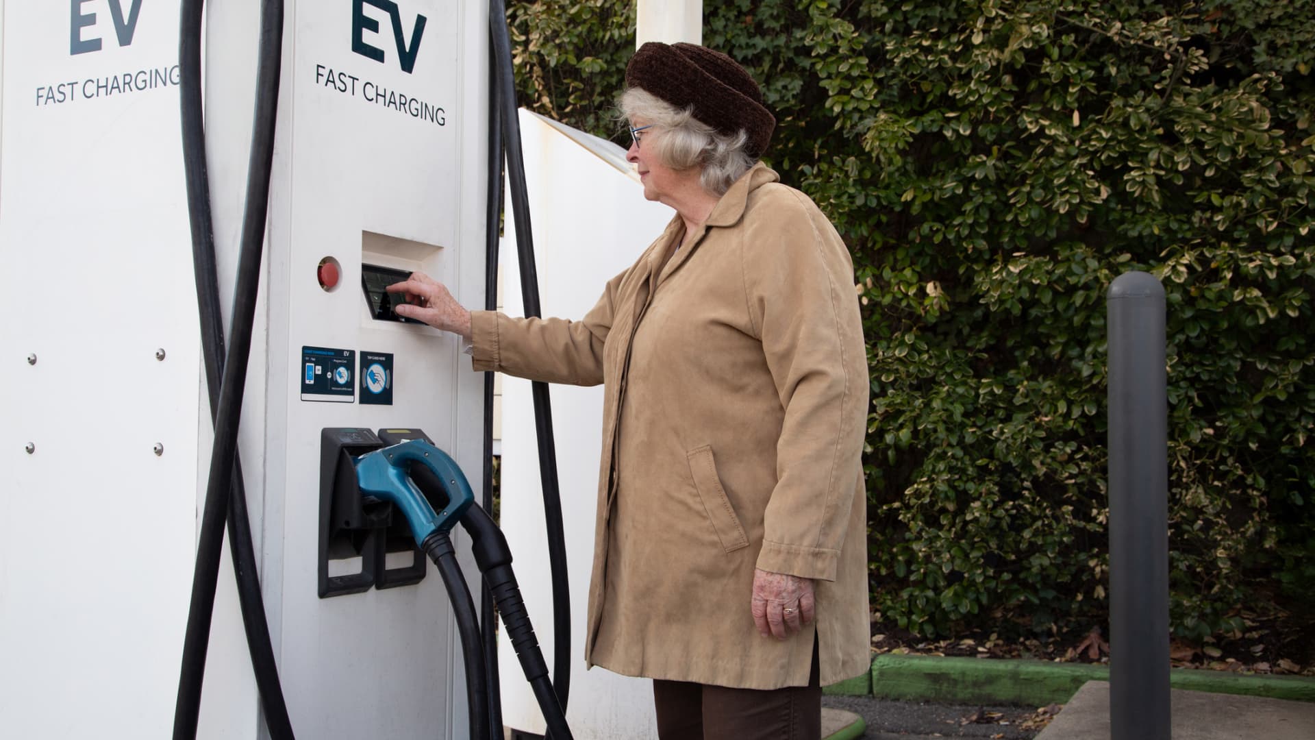Naudotų elektromobilių bumas: kainos krenta, bet išlaikymas gali nustebinti ne vieną