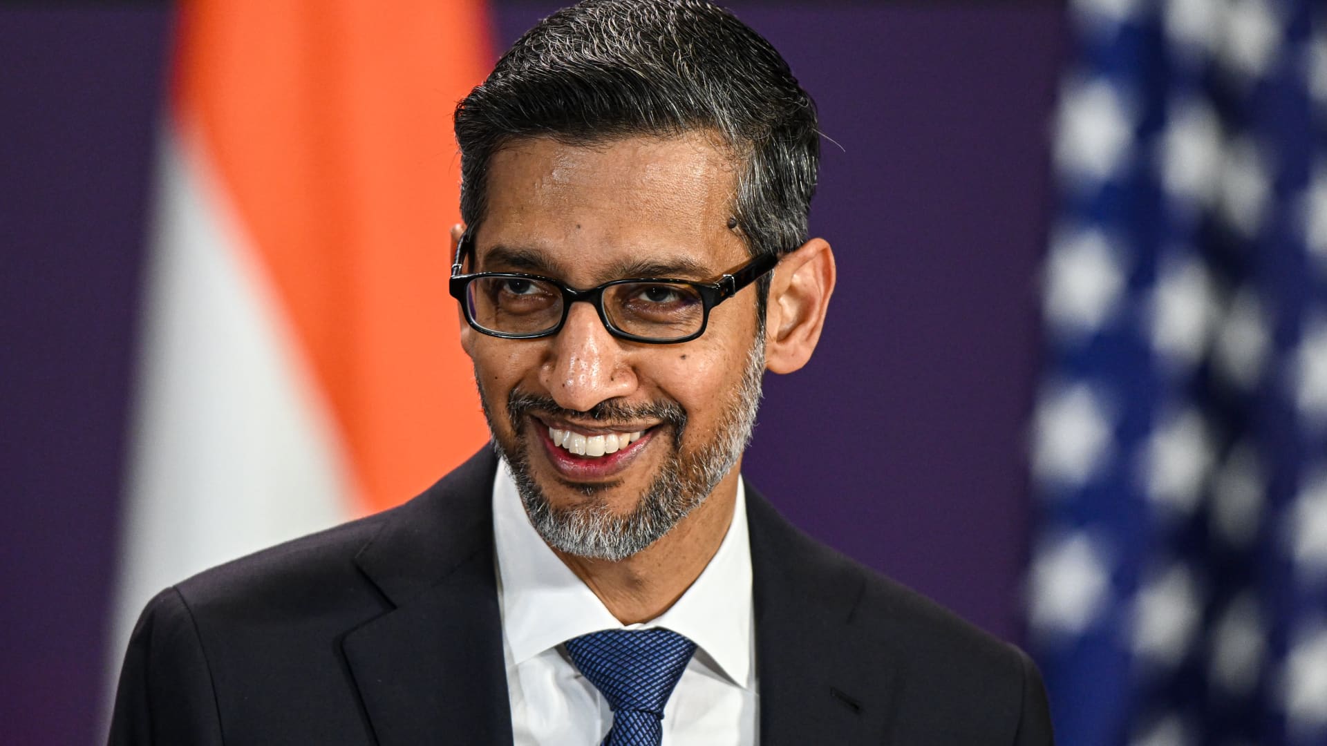 „Alphabet“ akcijos šovė 34 proc.: „Google“ geriausias mėnuo nuo 2004 metų, „Meta“ krenta