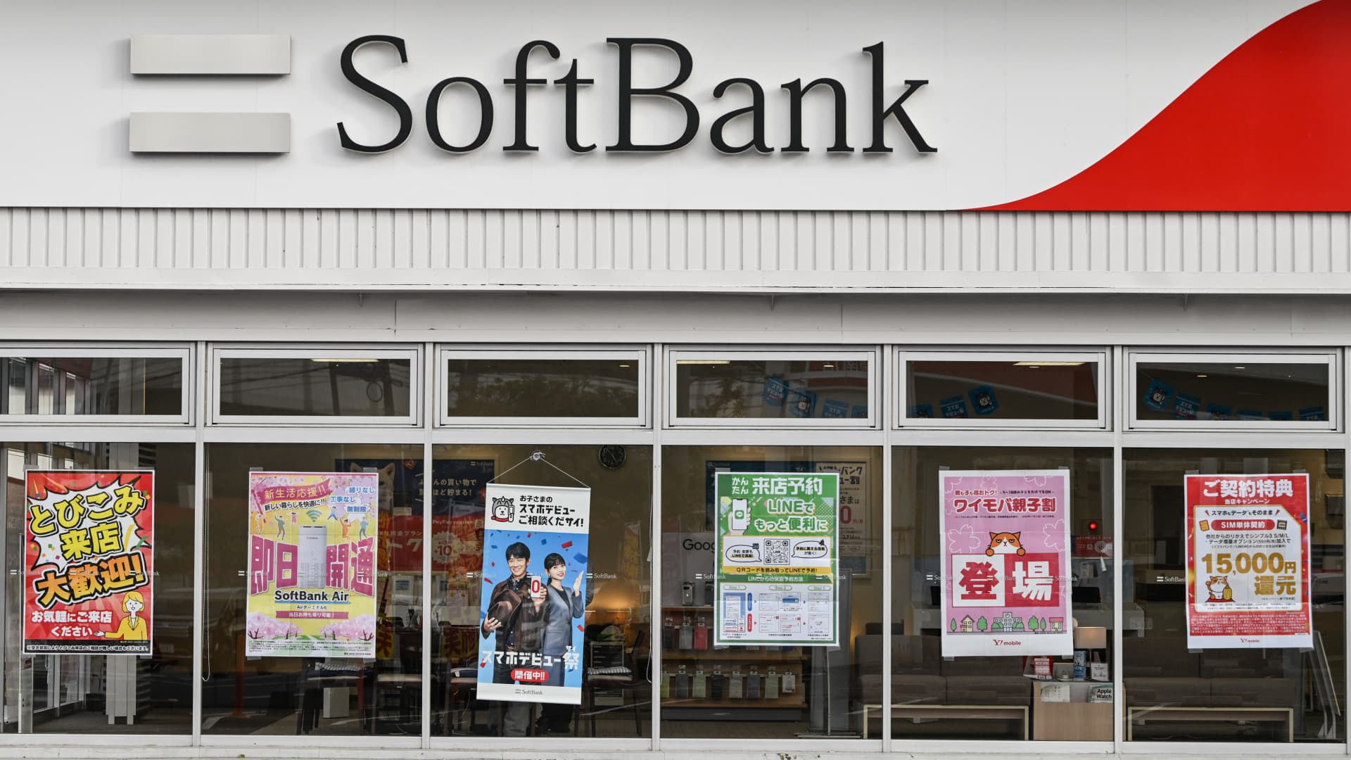 „SoftBank“ akcijos šovė daugiau nei 18 proc.: DI euforija į rekordus užkėlė Nikkei 225
