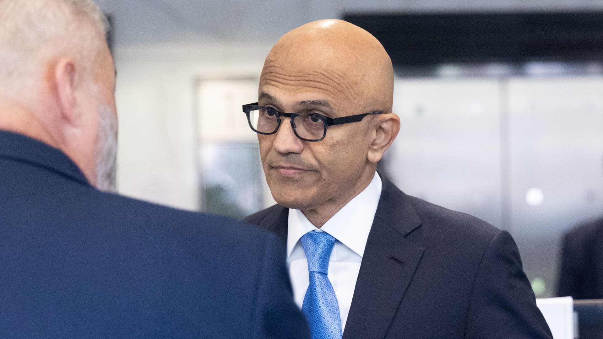 Nadella stojo liudyti Musko byloje: teigia, kad dėl „Microsoft“ investicijų į „OpenAI“ įspėjimų negavo