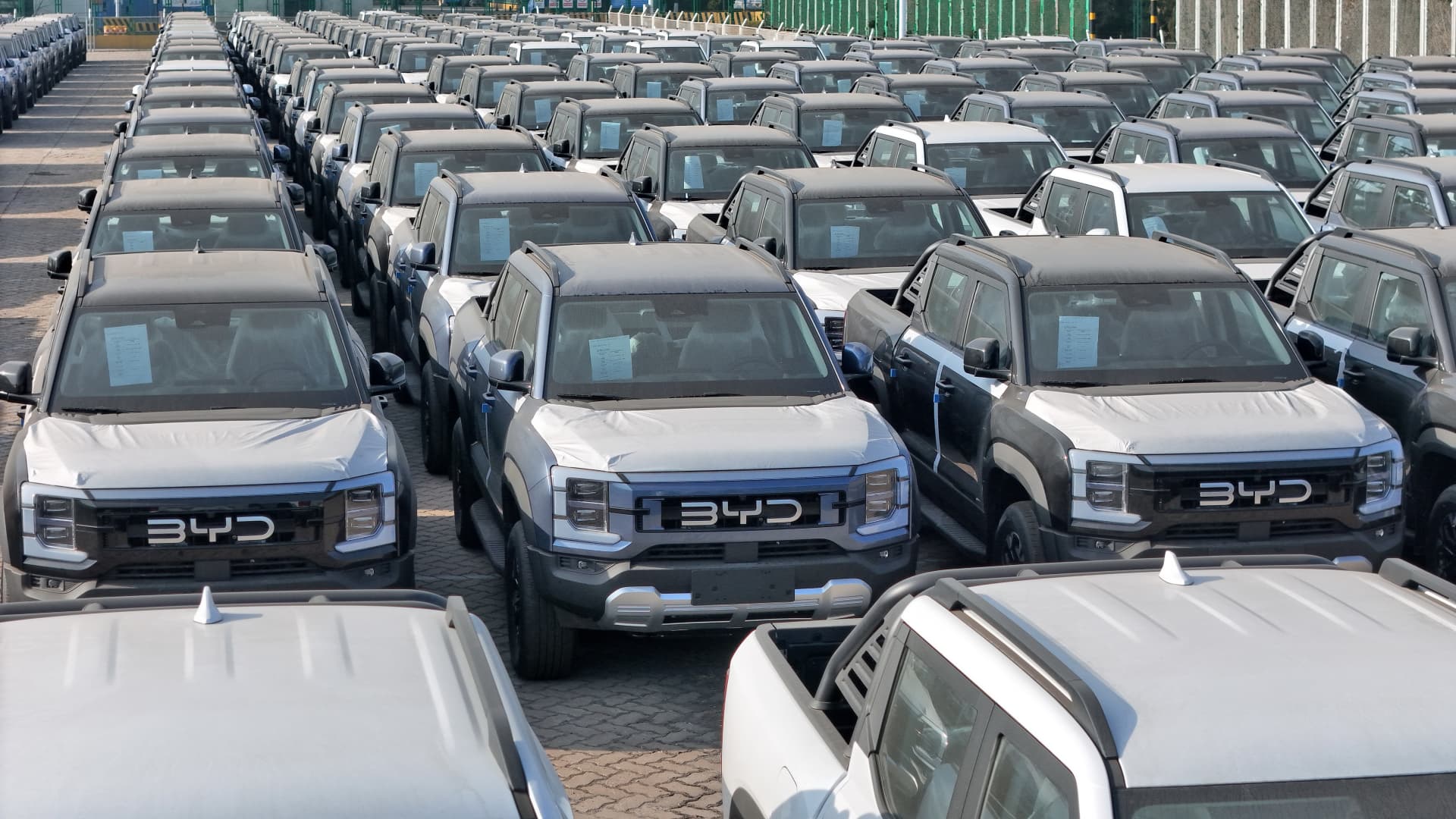 Kinijos elektromobiliai veržiasi į Kanadą: leista 49 000, o pardavėjai jau rikiuojasi