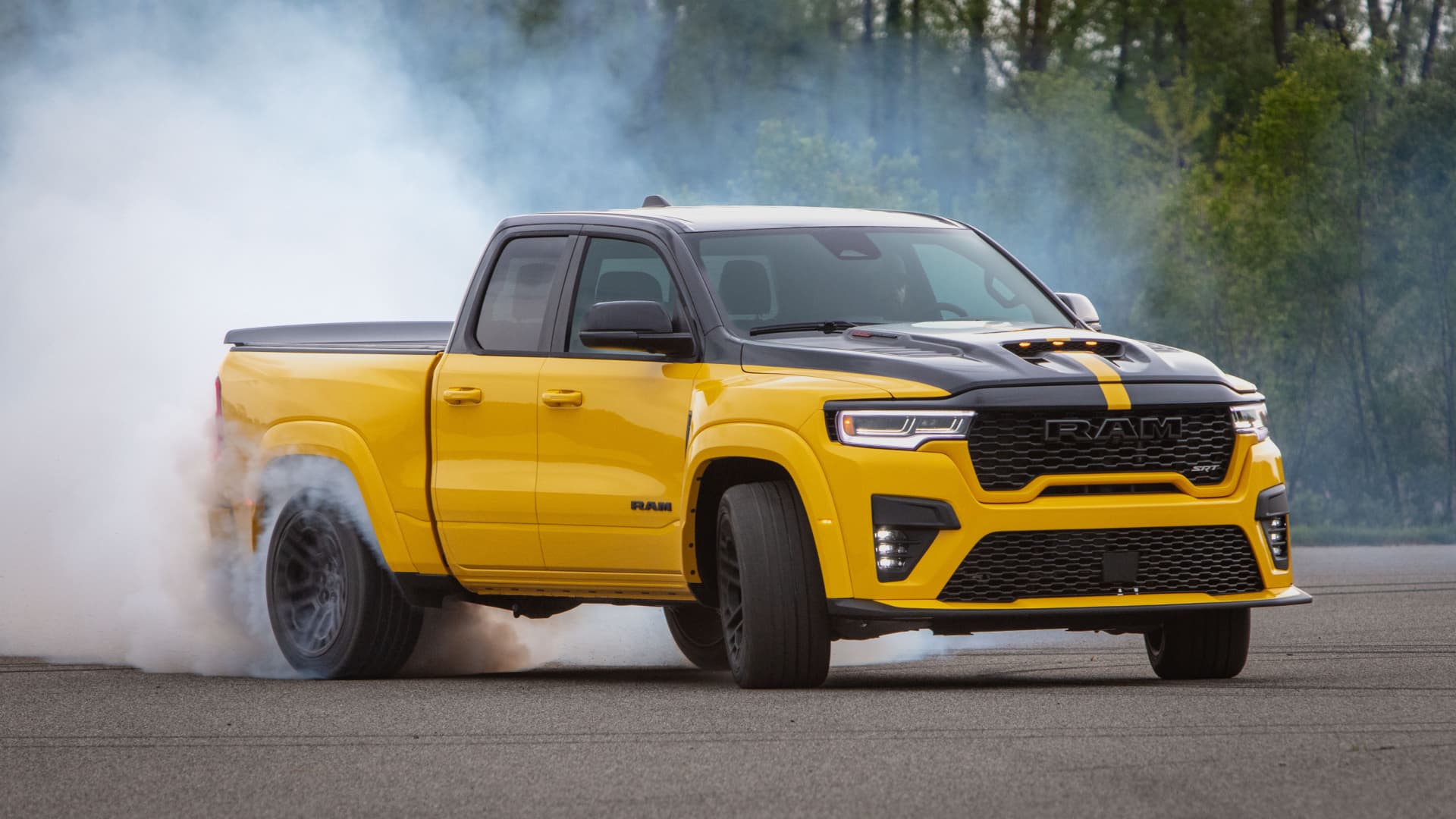 „Stellantis“ grįžta prie V8: „Ram“ pristato muscle truck, nors degalų kainos muša rekordus