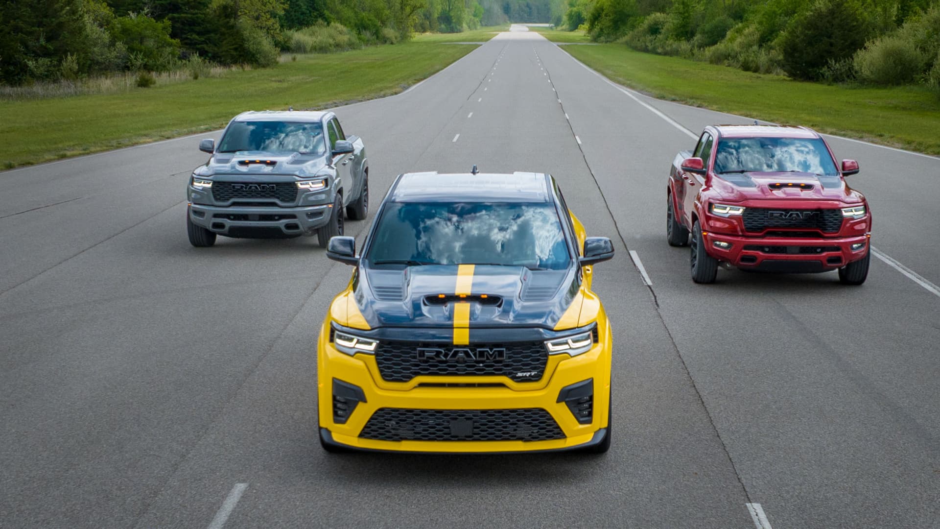 „Stellantis“ užsimojo šoktelėti JAV rinkoje: žada 35 proc. pardavimų augimą ir „Chrysler“ sugrįžimą