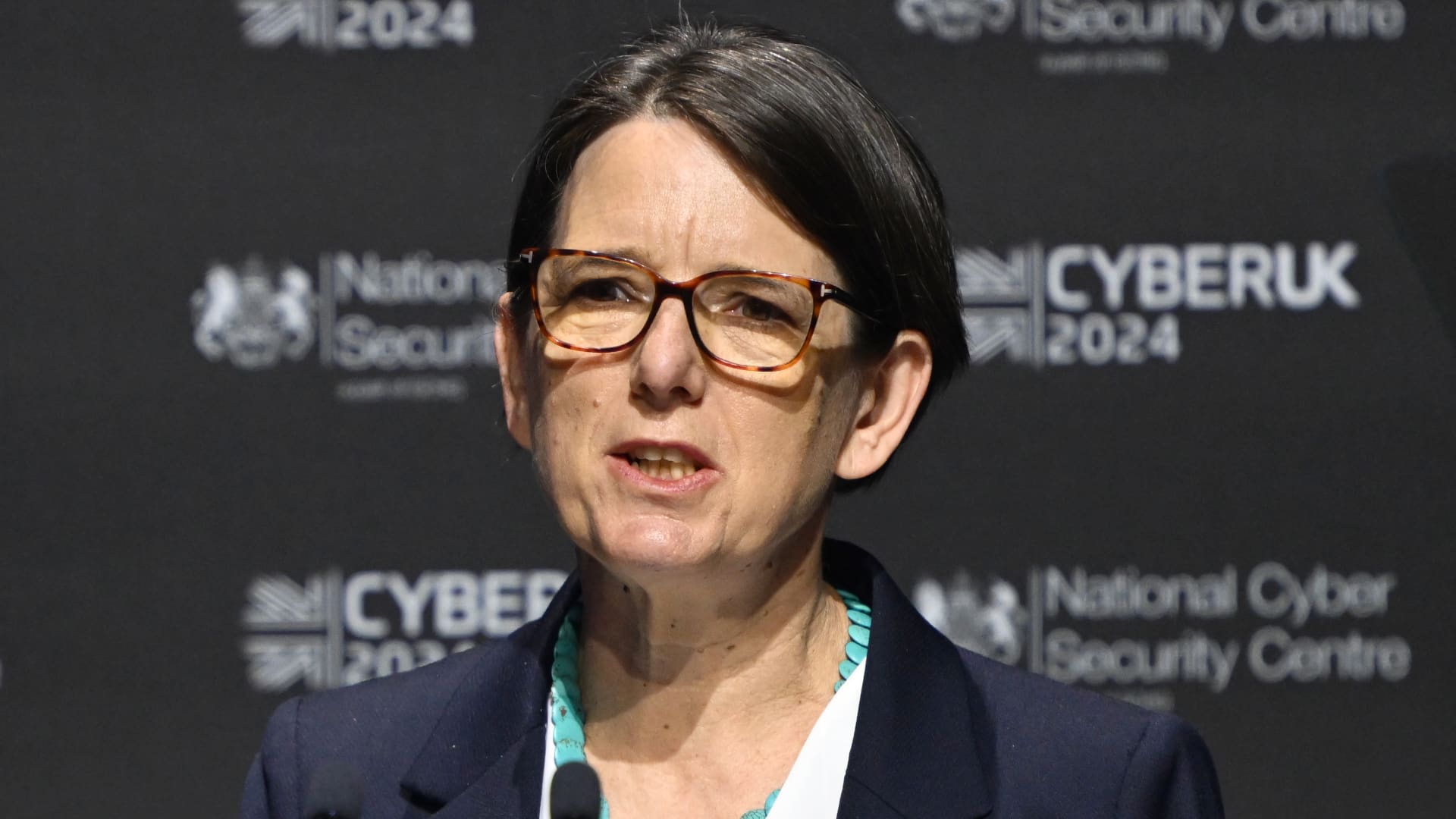 JK žvalgybos vadovė perspėja: laiko langas Vakarams tirpsta, Rusija ir Kinija spaudžia