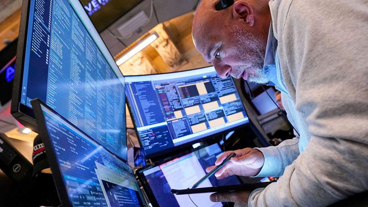Naftos kainos nesitraukia: įtampa dėl Irano ir Hormūzo sąsiaurio supurtė Europos biržas