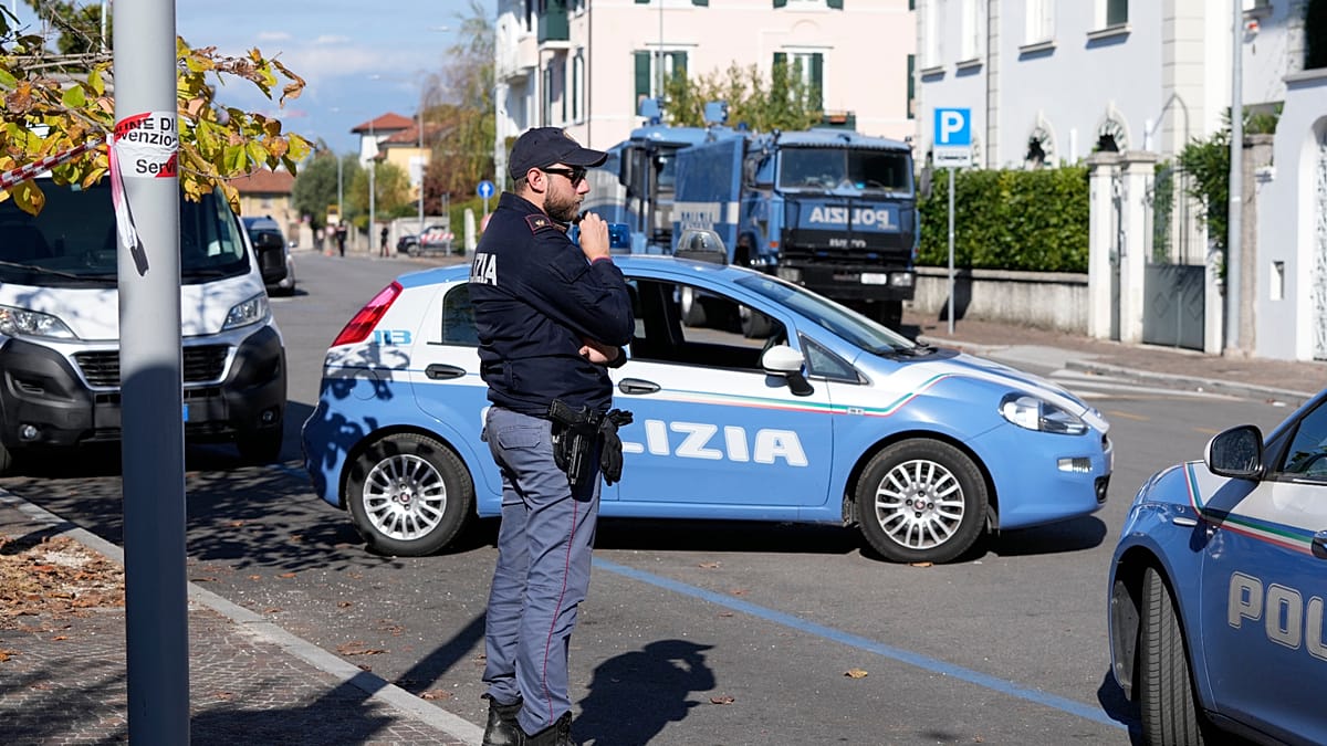 Modenoje automobilis rėžėsi į minią: sužeisti mažiausiai 8 žmonės, vairuotojas sulaikytas