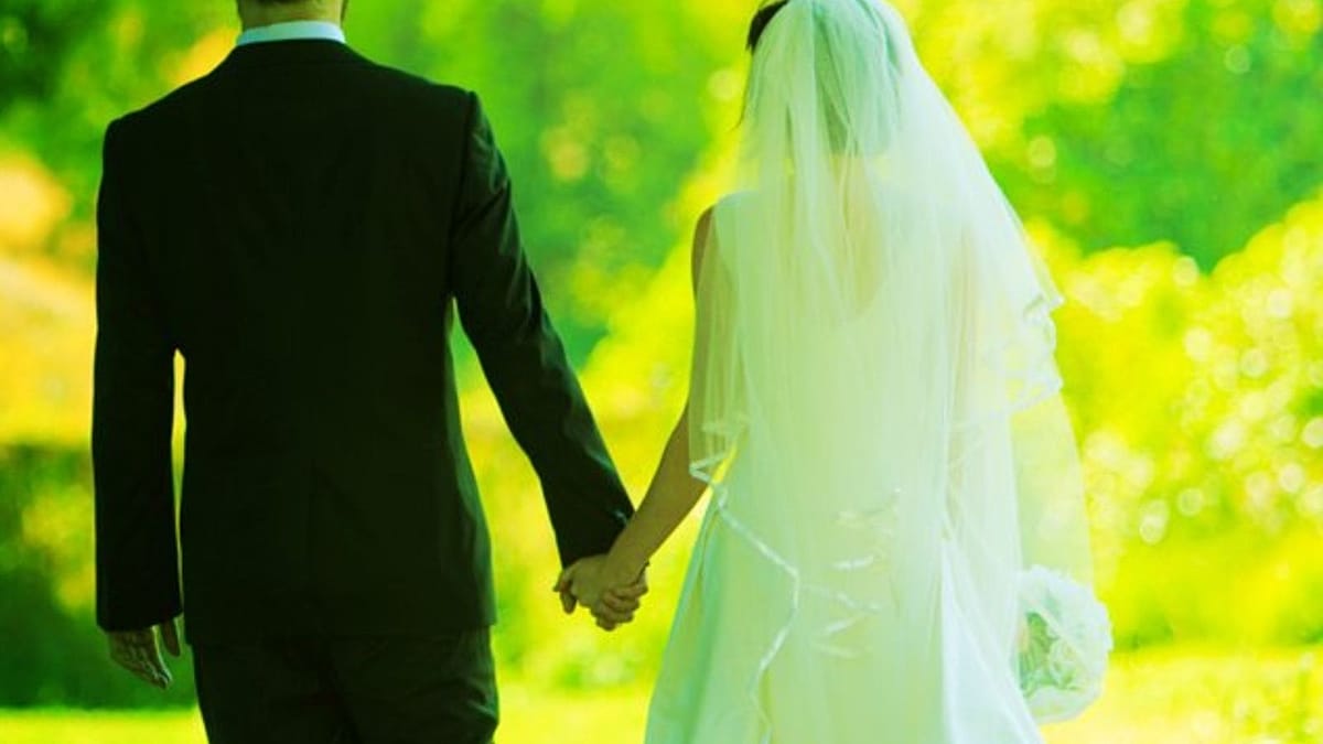 Skandalas dėl Married at First Sight UK: po kaltinimų išprievartavimu „Channel 4“ išėmė sezonus
