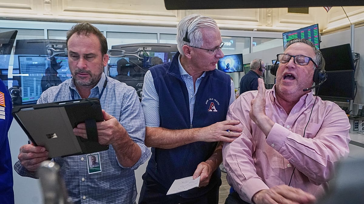 S&P 500 ir „Nikkei“ muša rekordus, nors Iranas drebina naftą: kas iš tiesų stumia biržas?