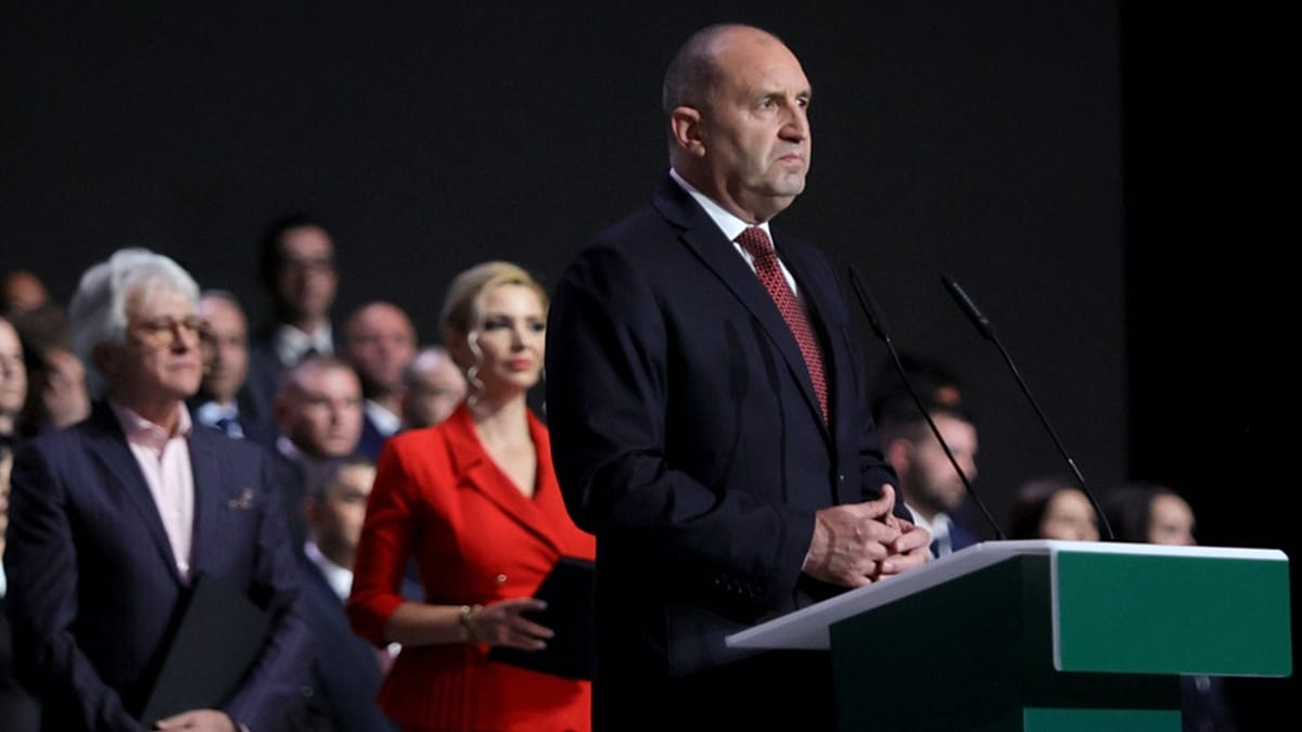 Bulgarija turi naują premjerą: Rumenas Radevas žada kirsti korupcijai ir tartis su Rusija