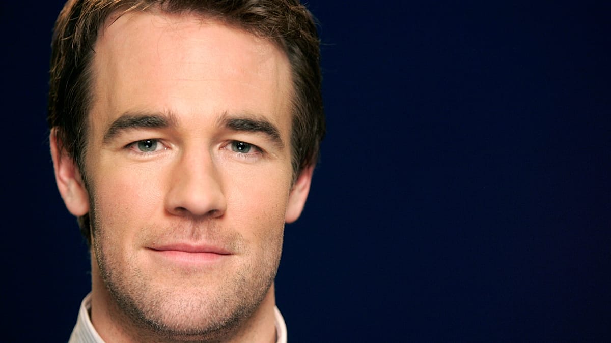 Mirė Jamesas Van Der Beekas: „Dawson’s Creek“ žvaigždę socialiniuose tinkluose pagerbė kolegos
