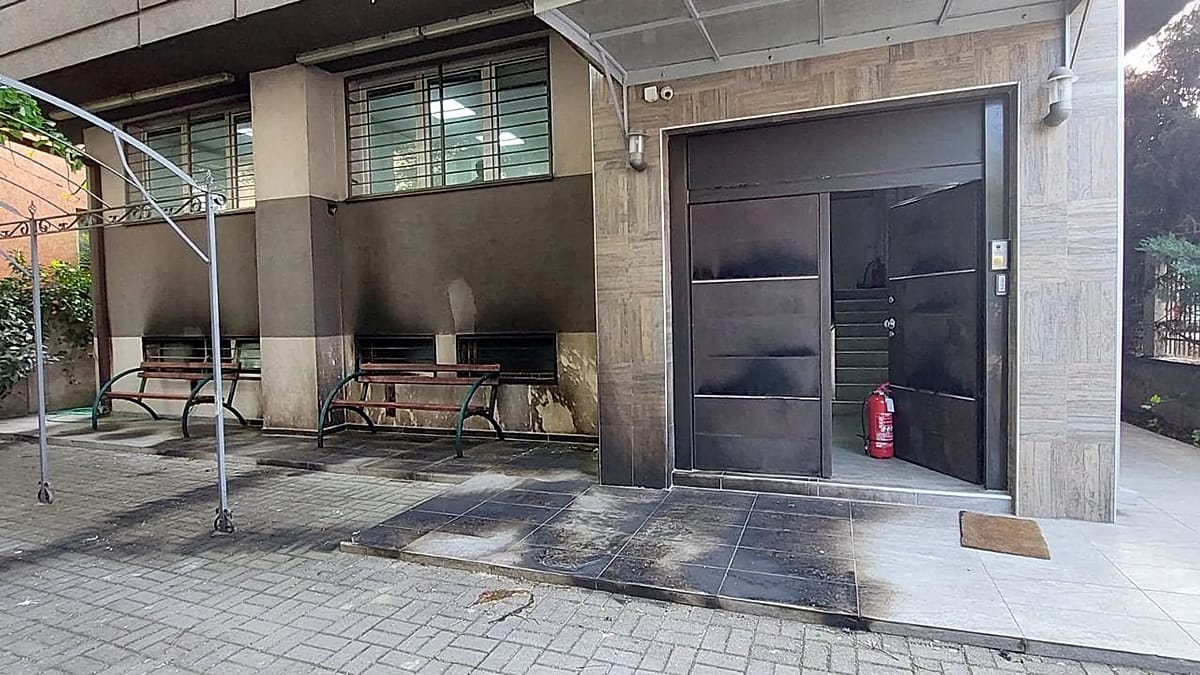 Skopjės sinagogos padegimas siejamas su „Islamo valstybės“ tinklu: sulaikyti septyni įtariamieji