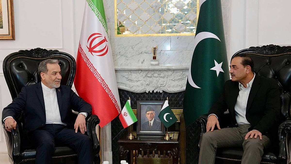 Irano atsakas JAV per Pakistaną: tuo pat metu dronai smogė Persijos įlankoje