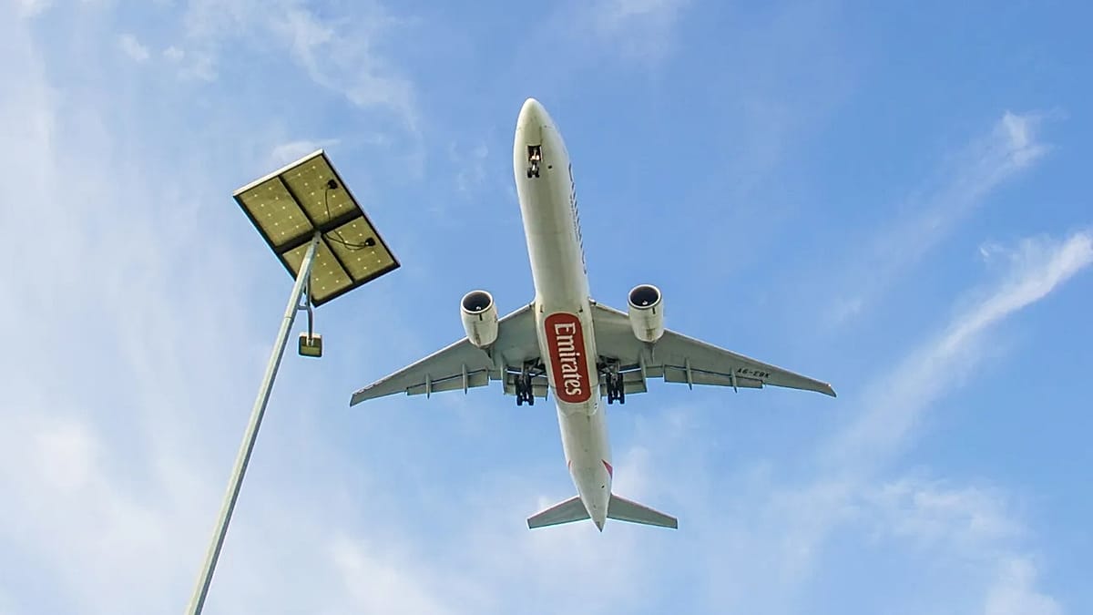 JAE atvėrė oro erdvę po ribojimų: Dubajaus ir Abu Dabio oro uostai ruošiasi skrydžių šuoliui