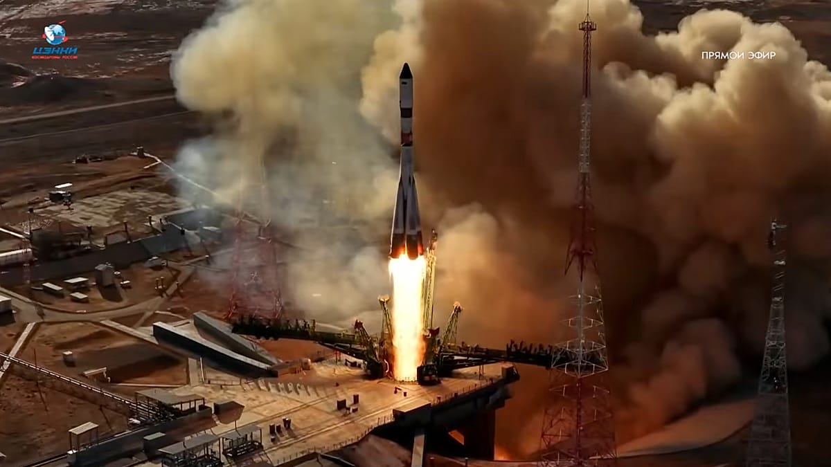 Rusija iš Baikonuro išbandė naują raketą „Sojuz-5“: ką parodė pirmasis skrydis ir kas toliau
