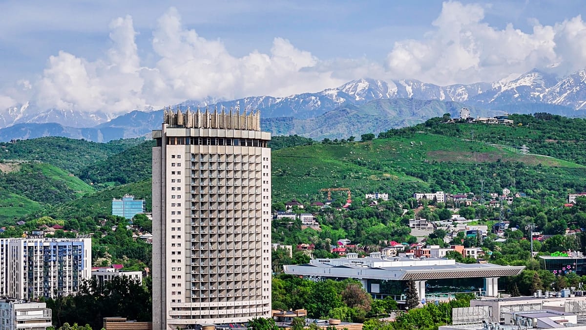 Kazachstano miestas, kur kalnai prasideda už kampo: Almata stebina menu ir architektūra