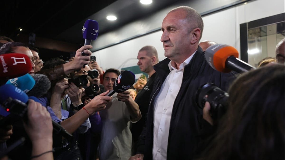 Bulgarijos parlamentas patvirtino Rumeną Radevą premjeru: ar tai užbaigs politinį chaosą?