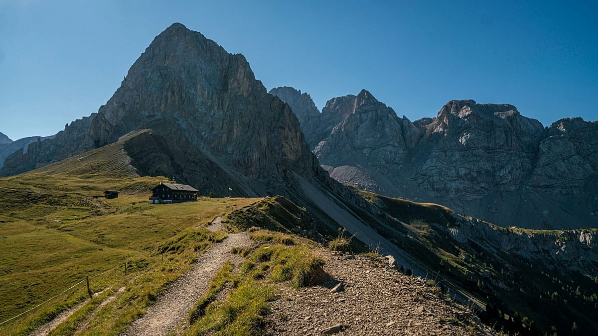 Kelionės vienam Europoje: 4 kryptys nuotykiams nuo Dolomitų iki Azorų ir Norvegijos fiordų