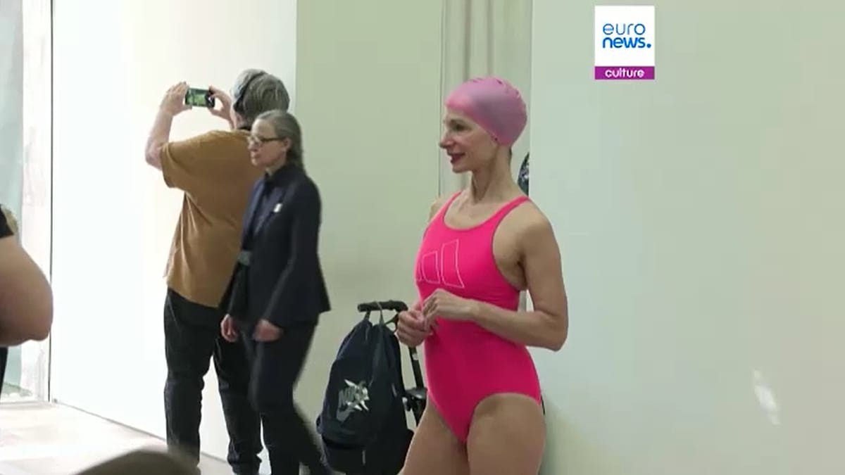 Baselyje į Cezanne parodą su maudymosi kostiumėliais: muziejus vienai dienai įleido nemokamai