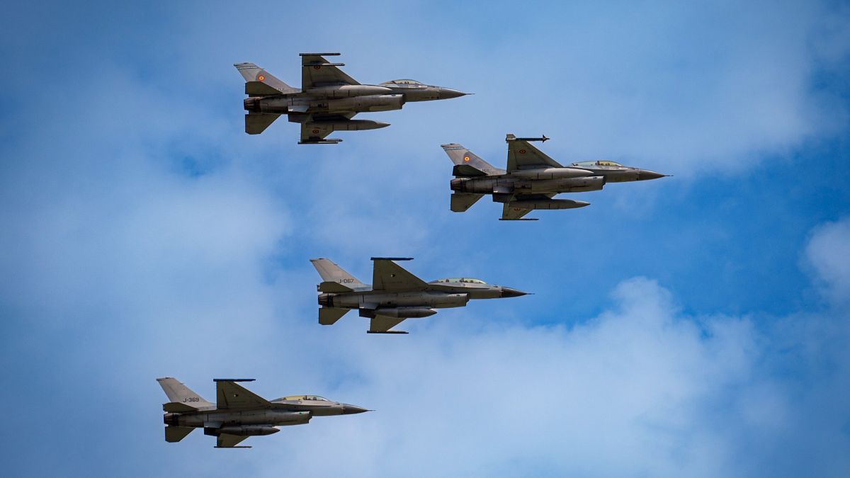 Virš Estijos numuštas Ukrainos dronas: NATO F-16 sprendimas ir Rusijos grasinimai Baltijai