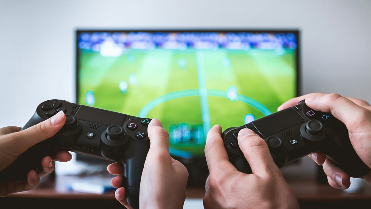 „Sony“ vėl kelia „PlayStation Plus“ kainas: žaidėjai piktinasi, kiek teks mokėti Europoje