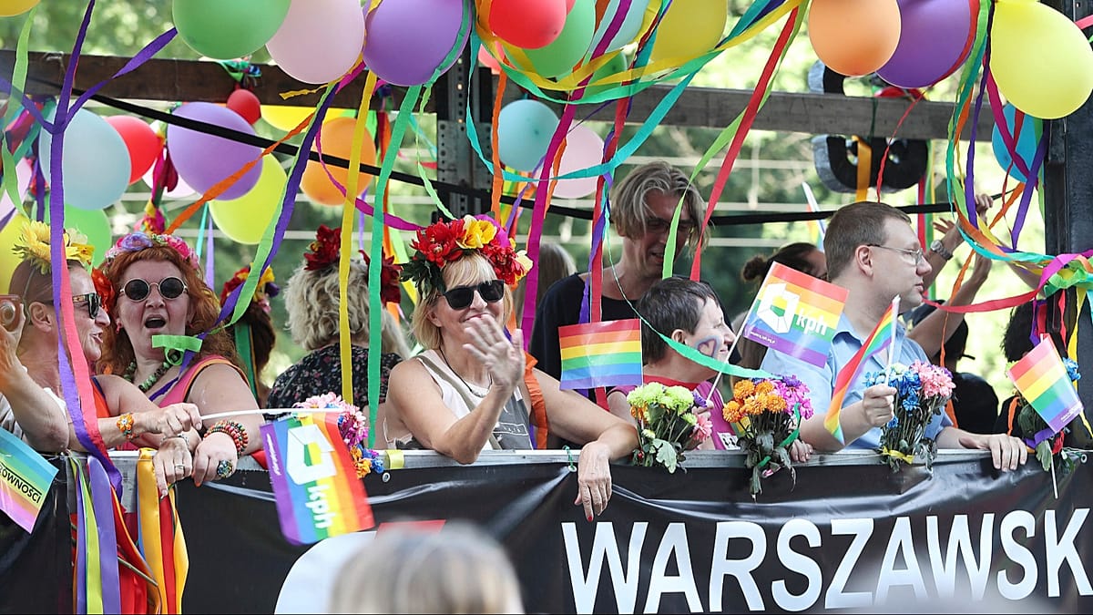 Varšuva įregistravo pirmą tos pačios lyties santuoką: kaip ES teismo sprendimas pakeitė praktiką