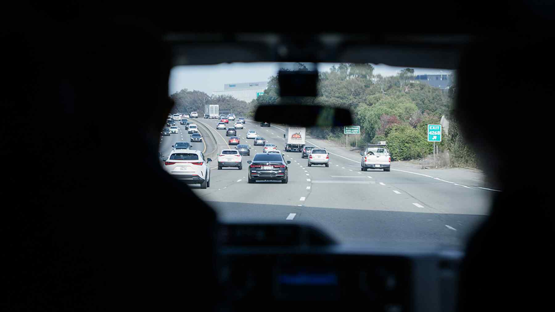 Kalifornija taikysis į „super greičio“ pažeidėjus: bandomasis projektas privers automobilius lėtėti