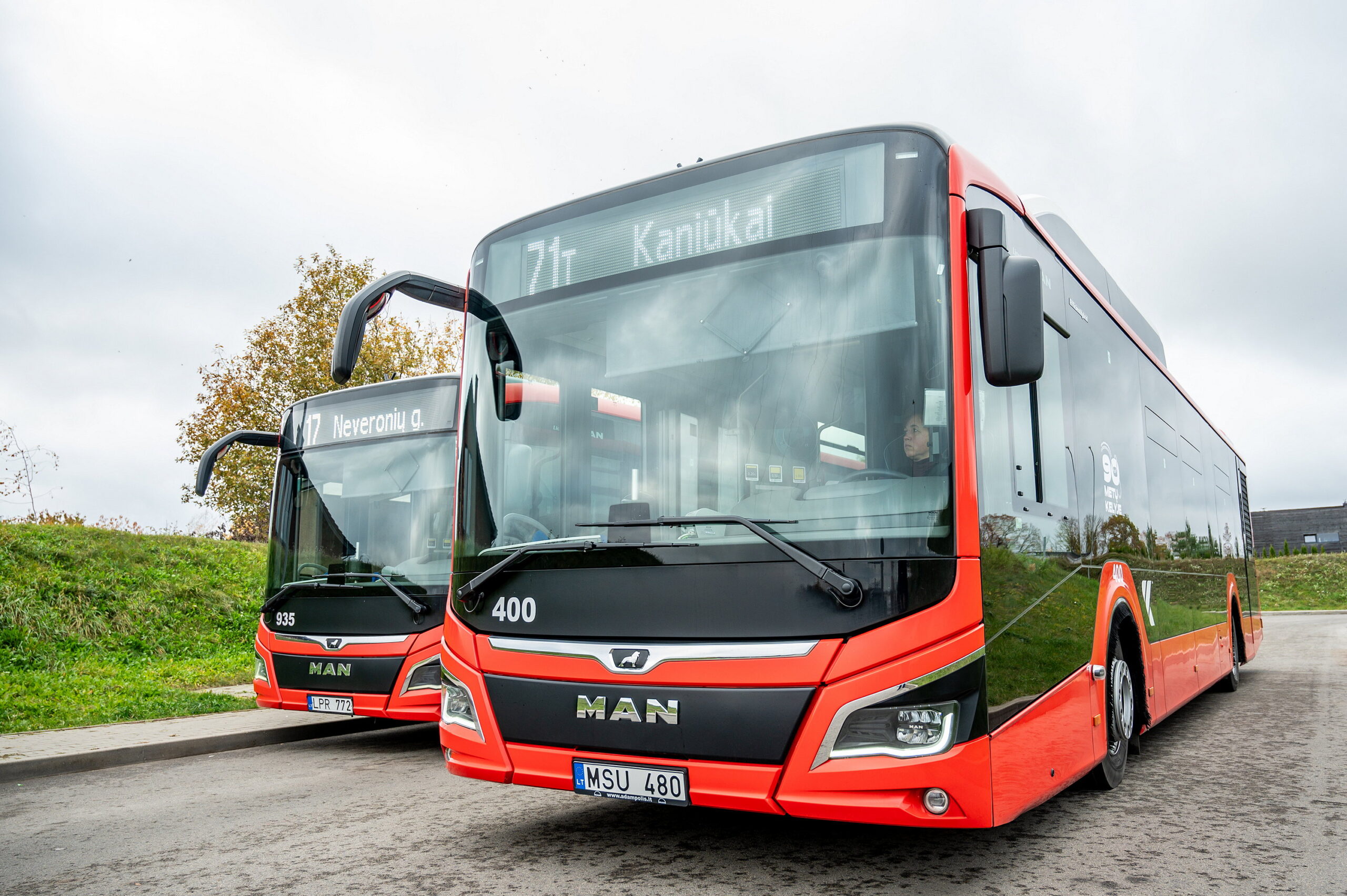 Kauno transporte aiškiau įtvirtinta kelionė su šunimis pagalbininkais: kas keičiasi nuo 2026 metų