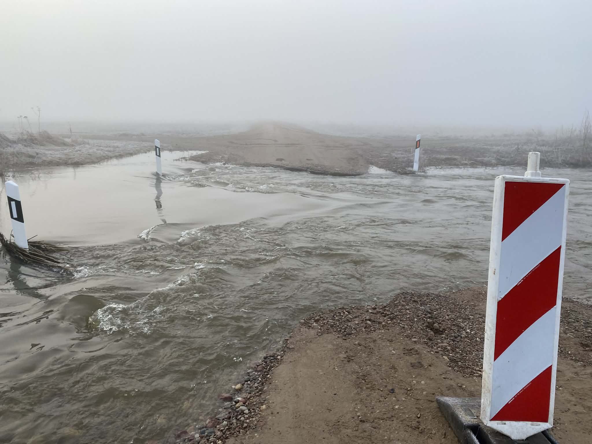 Pagėgių savivaldybėje paskelbta ekstremalioji situacija: potvynis užliejo kelius ir riboja eismą
