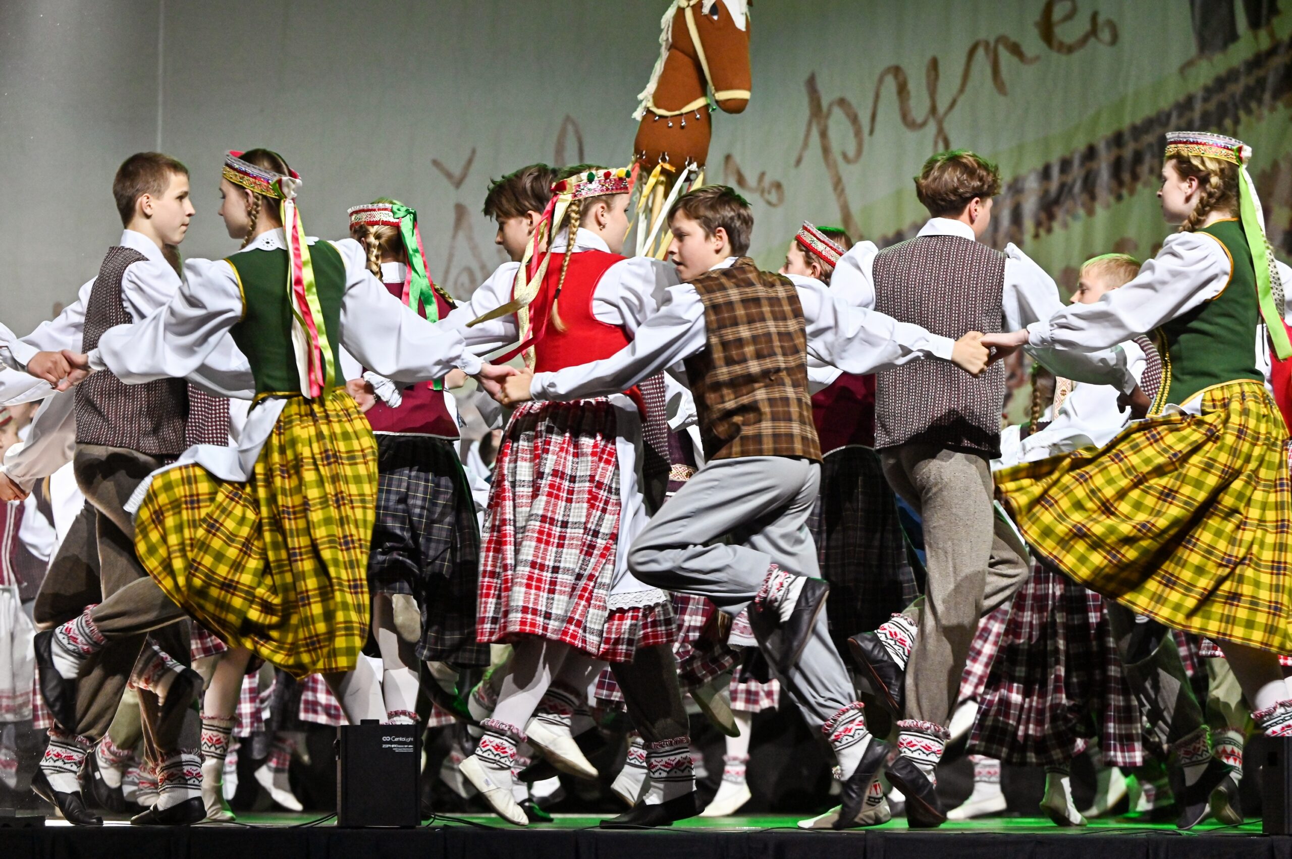 Tarptautinė šeimos diena Panevėžyje: šokiai arenoje, Šeimos dūzgės ir festivalis teatre