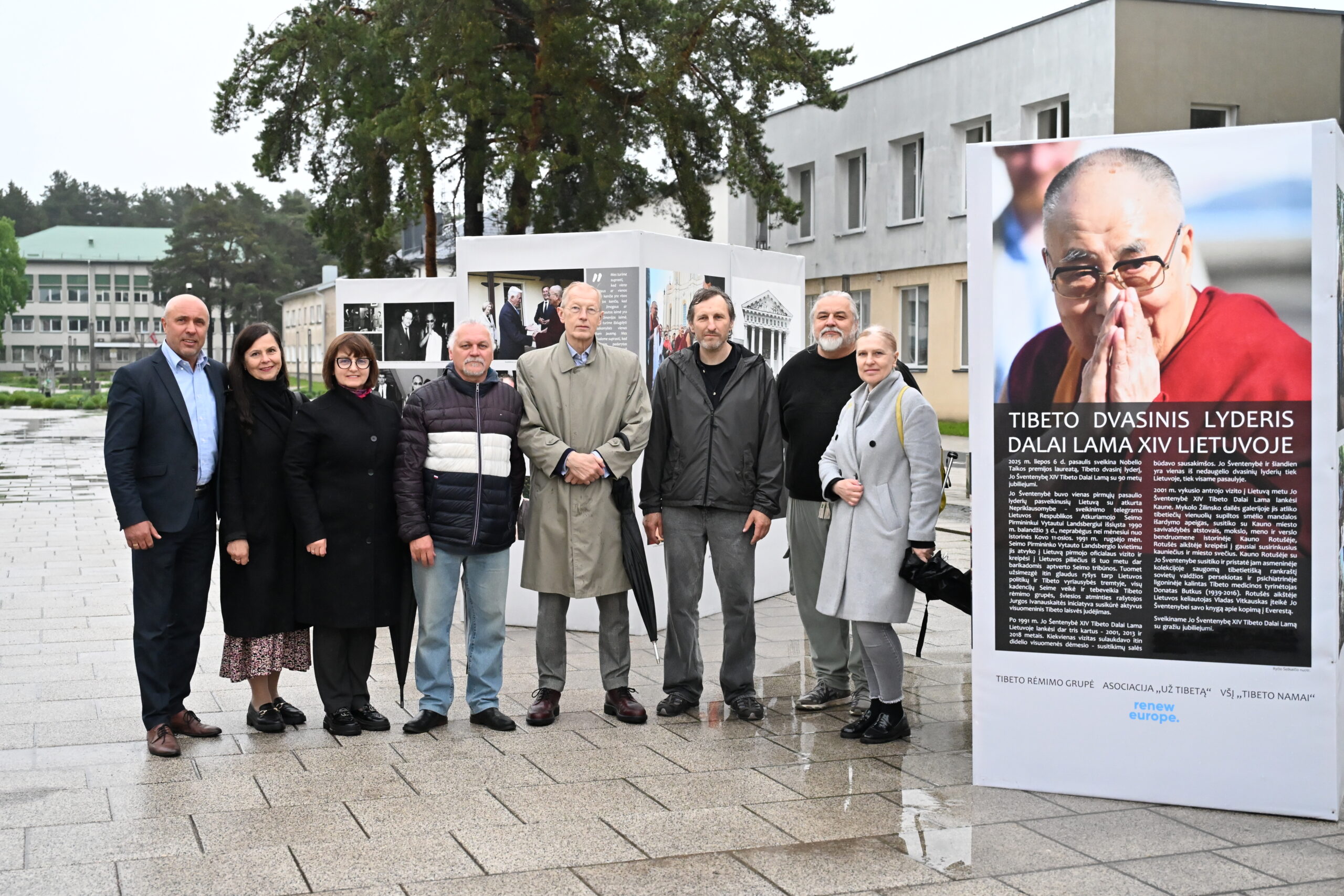 Varėnoje atverta paroda apie XIV Dalai Lamos vizitus Lietuvoje: akimirkos ir istoriniai ryšiai