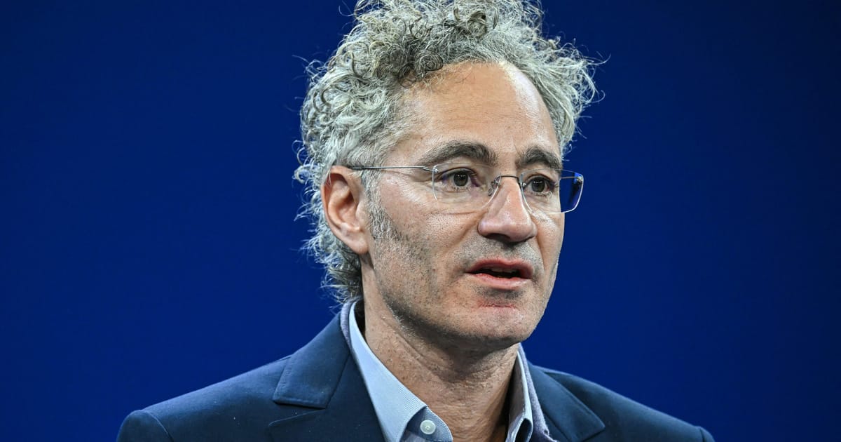 „Palantir“ vadovas Berlyne kritikuoja Vokietiją: nepasitikėjimas mūšio programine įranga brangiai kainuos