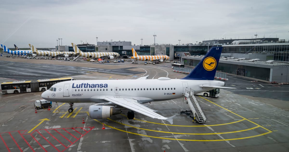 „Lufthansa“ rengia tarpinius degalų papildymo sustojimus: ką reiškia aviacijos kuro krizė Europoje