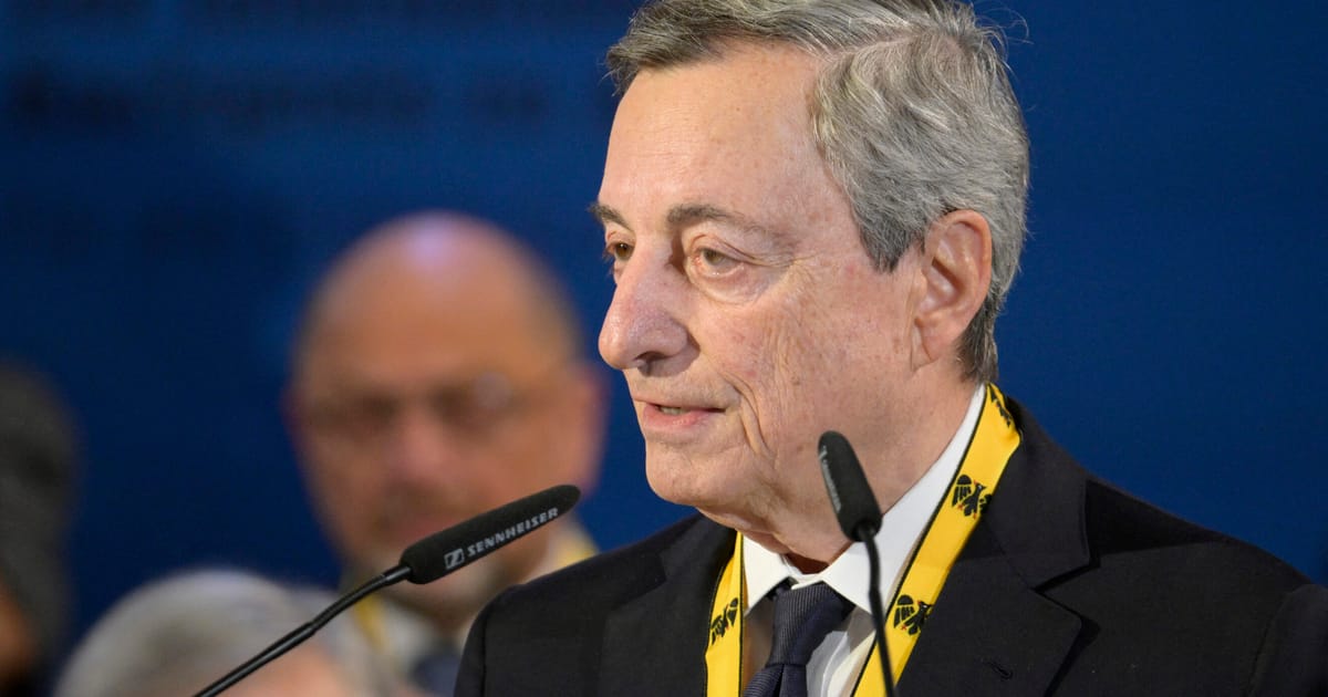 Mario Draghi įspėja: Europa turi skubiai keistis, kai JAV tampa mažiau patikima saugumo partnere
