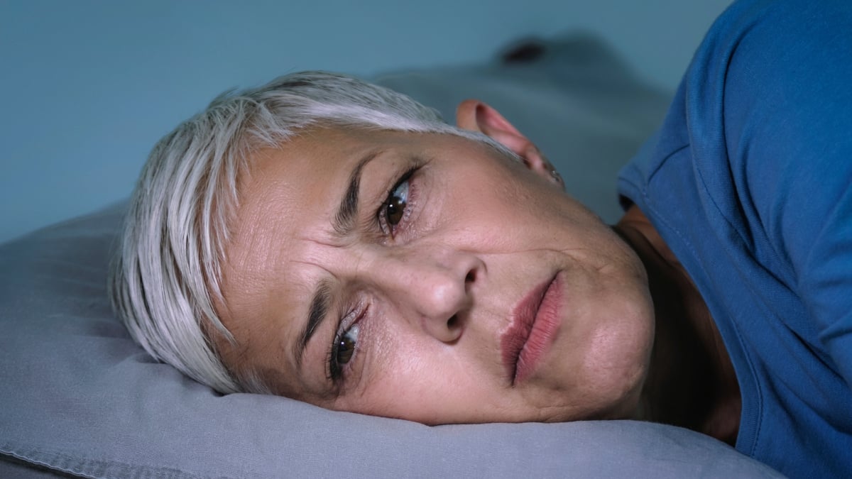 Nemiga gali būti ankstyvas Alzheimerio signalas: tyrimas parodė, kurioms moterims rizika didžiausia