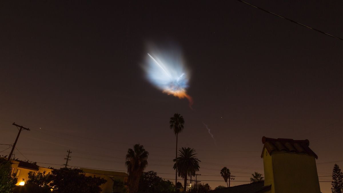 Į Mėnulį rėšis „SpaceX“ „Falcon 9“ pakopa: mokslininkas įvardijo datą ir vietą