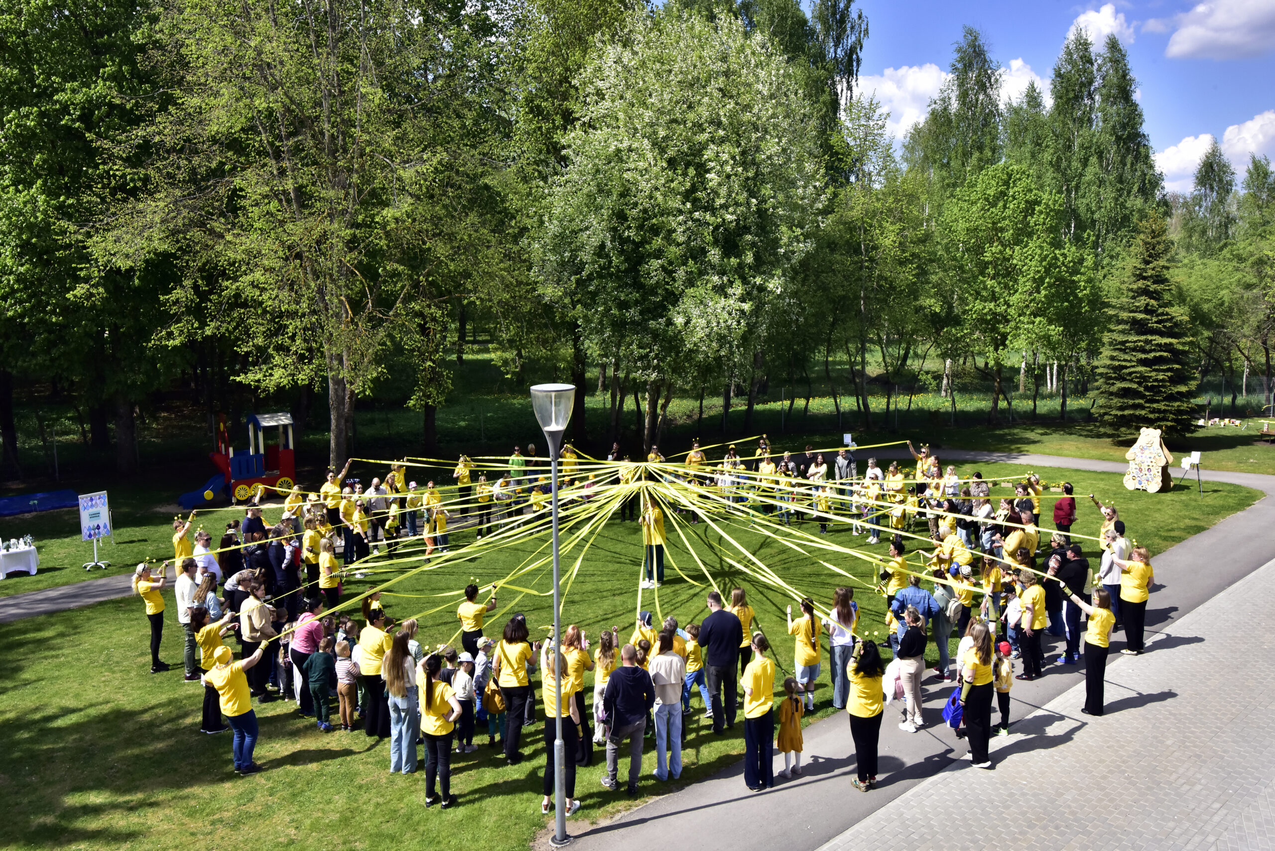 Šiaulių lopšelio-darželio „Bitė“ šventė miestui: 500 metrų juosta ir tvarus „Saugantis lokys“