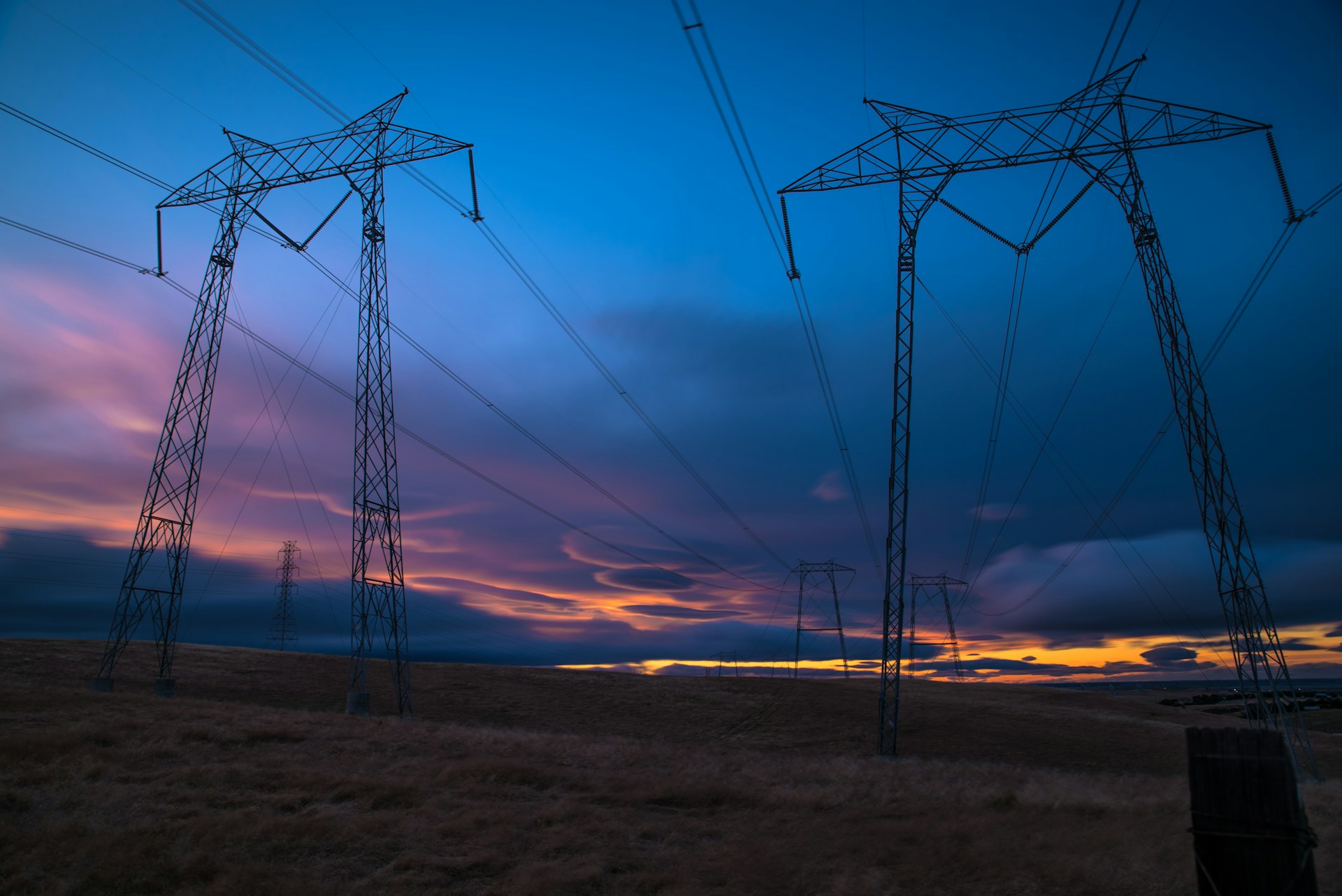 Vengrijos MEKH apžvalga: kas Q1 2026 keitė energetikos rinką ir kokių naujų taisyklių tikėtis