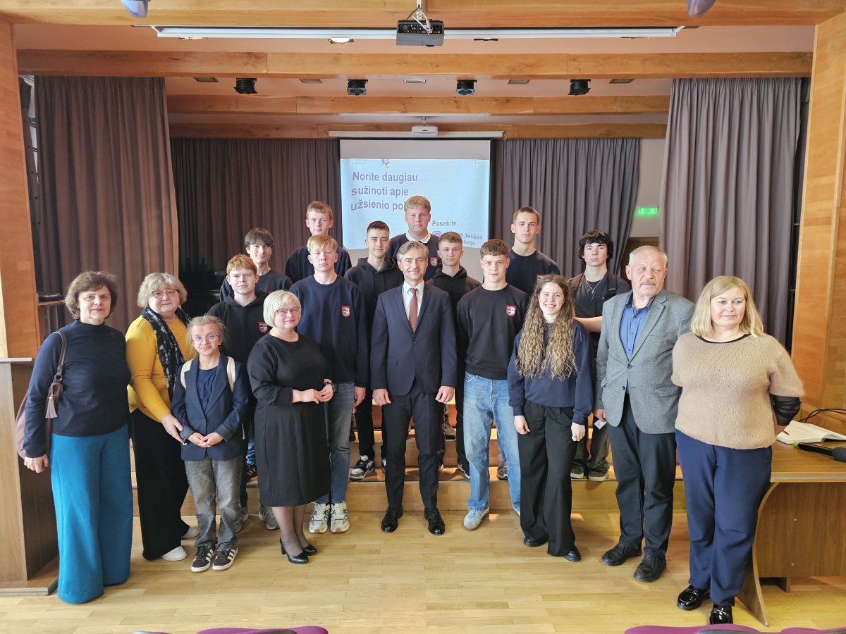 Projektas Atgal į mokyklą: užsienio reikalų ministras Kęstutis Budrys gimnazistams apie ES ir saugumą