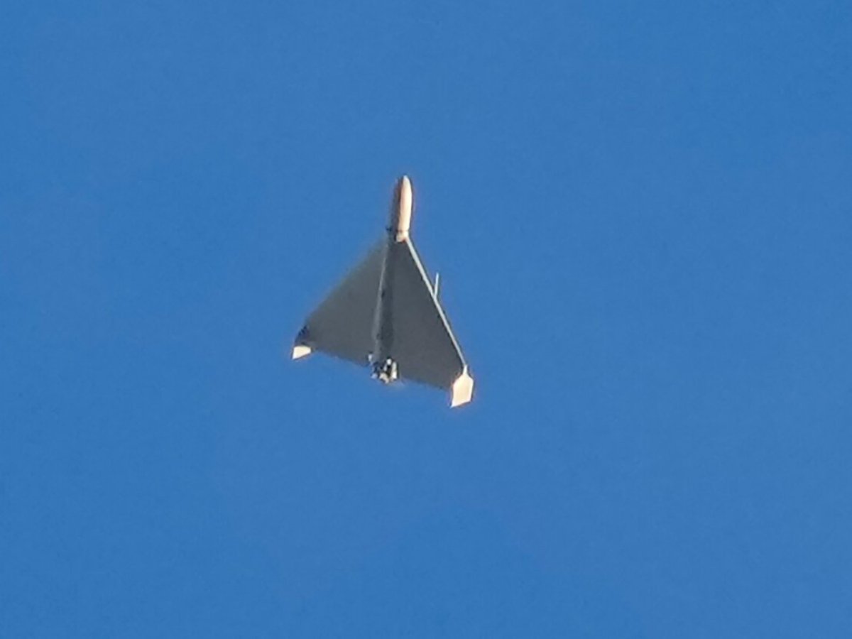 Dronas virš galvos ar oro pavojaus signalas: ką daryti ir ko vengti, kad nekiltų rizika?