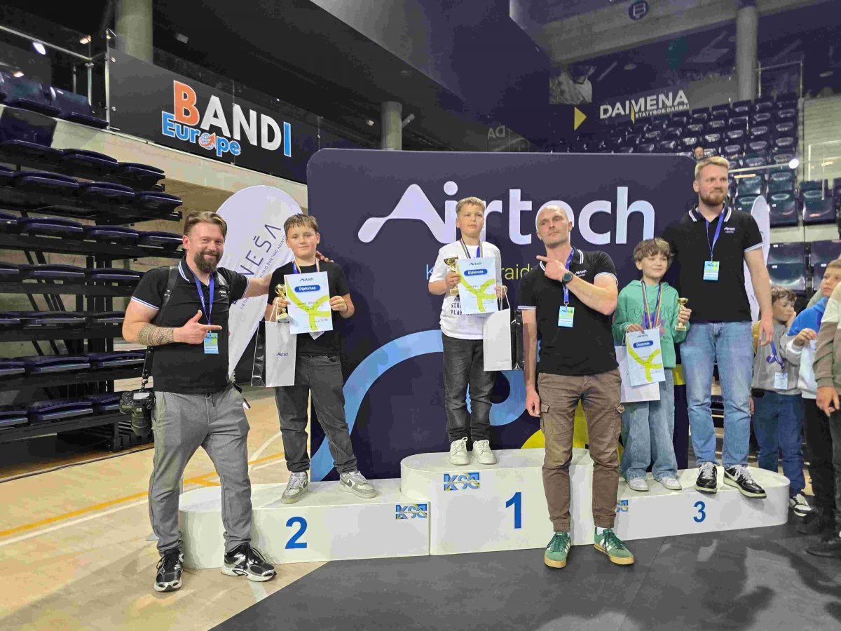 „Airtech Open 2026“ dronų lenktynės Kėdainiuose: kas buvo greičiausi savo amžiaus grupėse