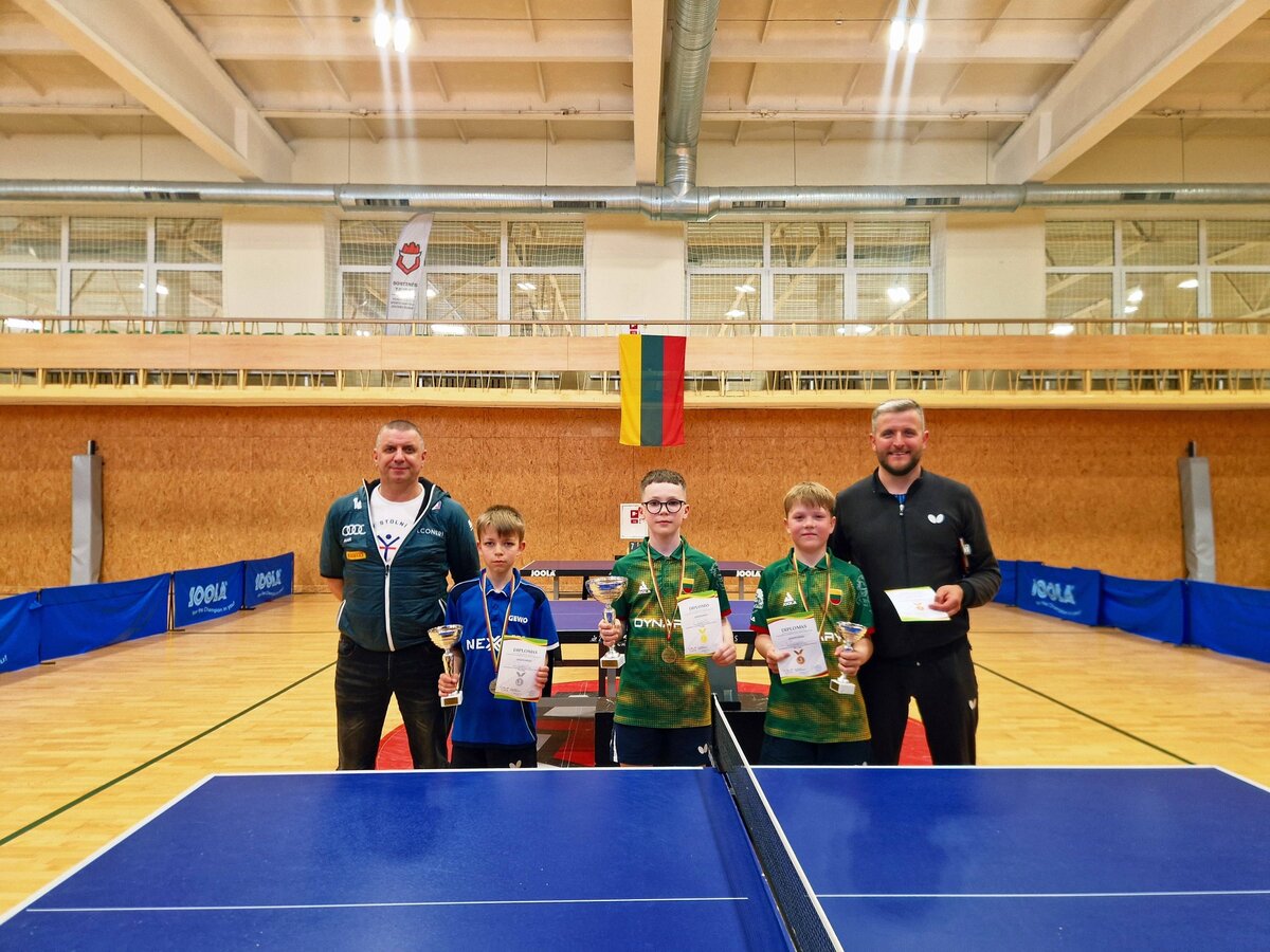 Mickūnų stalo tenisininkai parsivežė du titulus: Nemenčinės sporto mokyklos pergalės Vilniuje