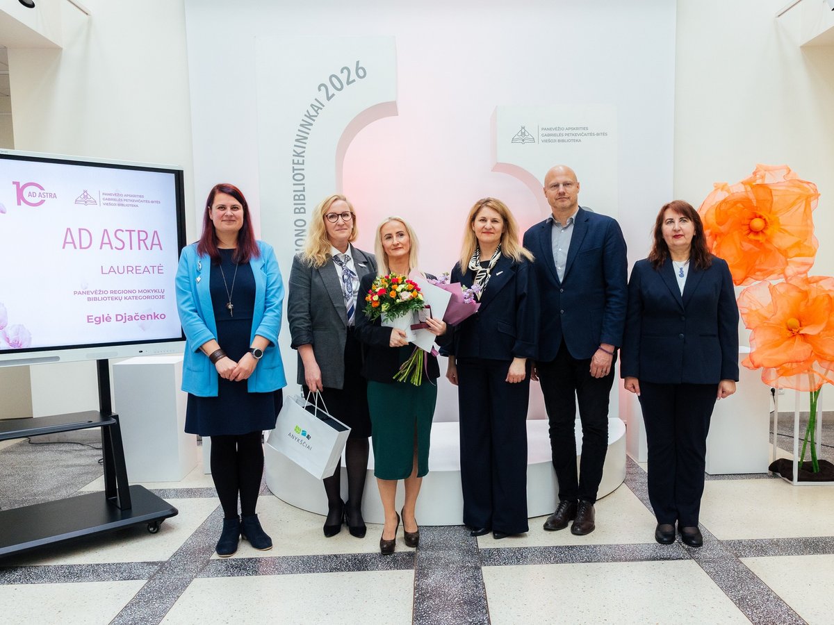 Dešimtasis „Ad astra“ įvertinimas: apdovanota Kavarsko bibliotekininkė Eglė Djačenko