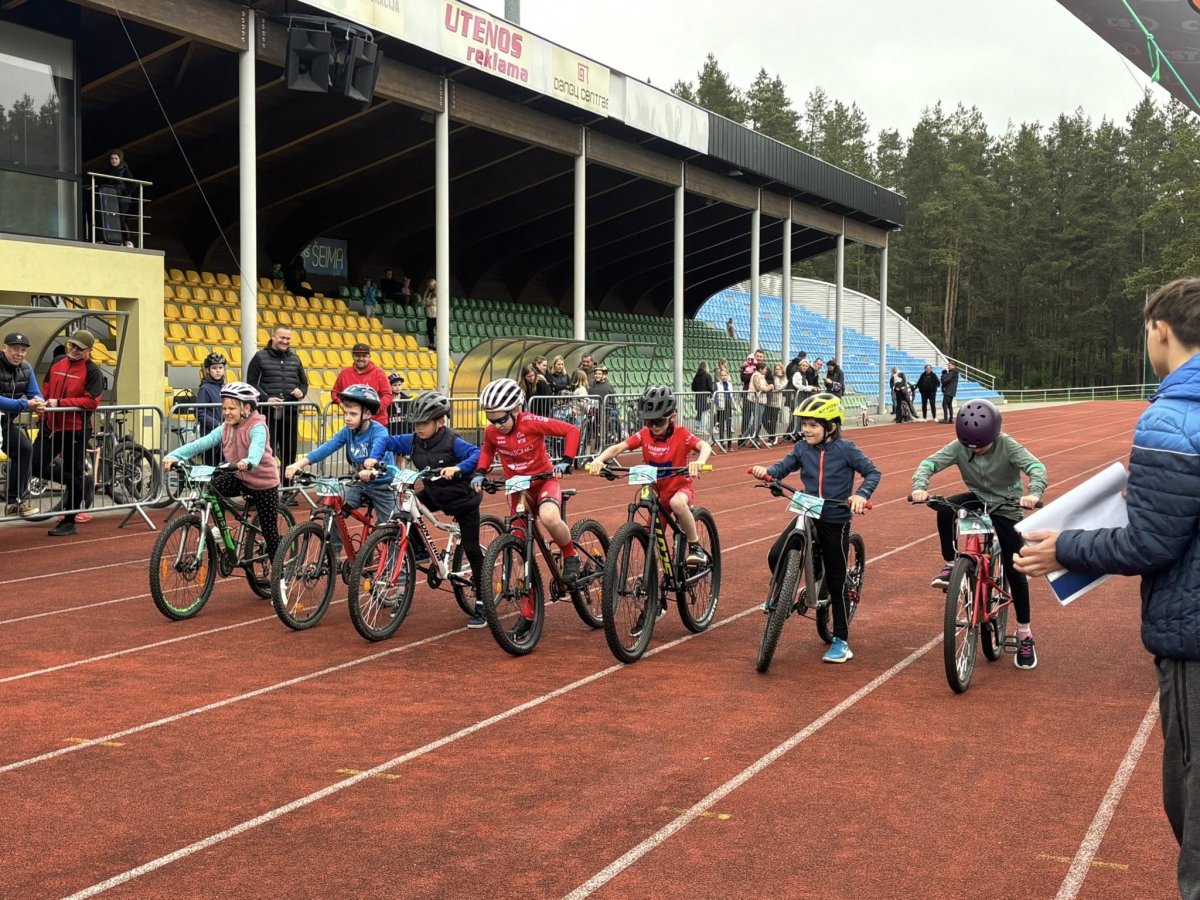 Ignalinos jaunieji dviratininkai sužibėjo Utenoje: „KIDS ON BIKE“ varžybose – virtinė medalių
