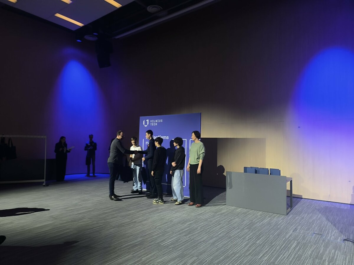 Visagino progimnazistai išmatavo klasių apšvietimą ir laimėjo VILNIUS TECH „Ateities inžineriją“
