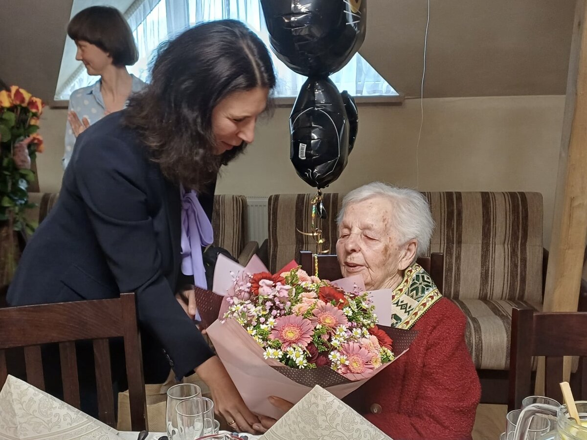 Vabalninke 100 metų jubiliejų atšventusi Emilija Janulienė sulaukė vicemerės sveikinimų